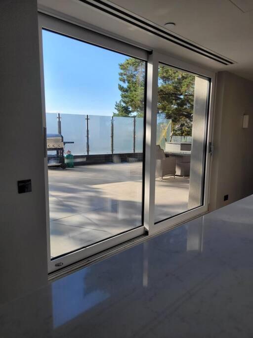 Canford Cliffs Luxury 3 Bed Flat With Large Terrace, Sea Views And Hot Tub 아파트 외부 사진