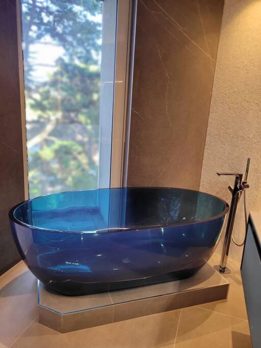 Canford Cliffs Luxury 3 Bed Flat With Large Terrace, Sea Views And Hot Tub 아파트 외부 사진