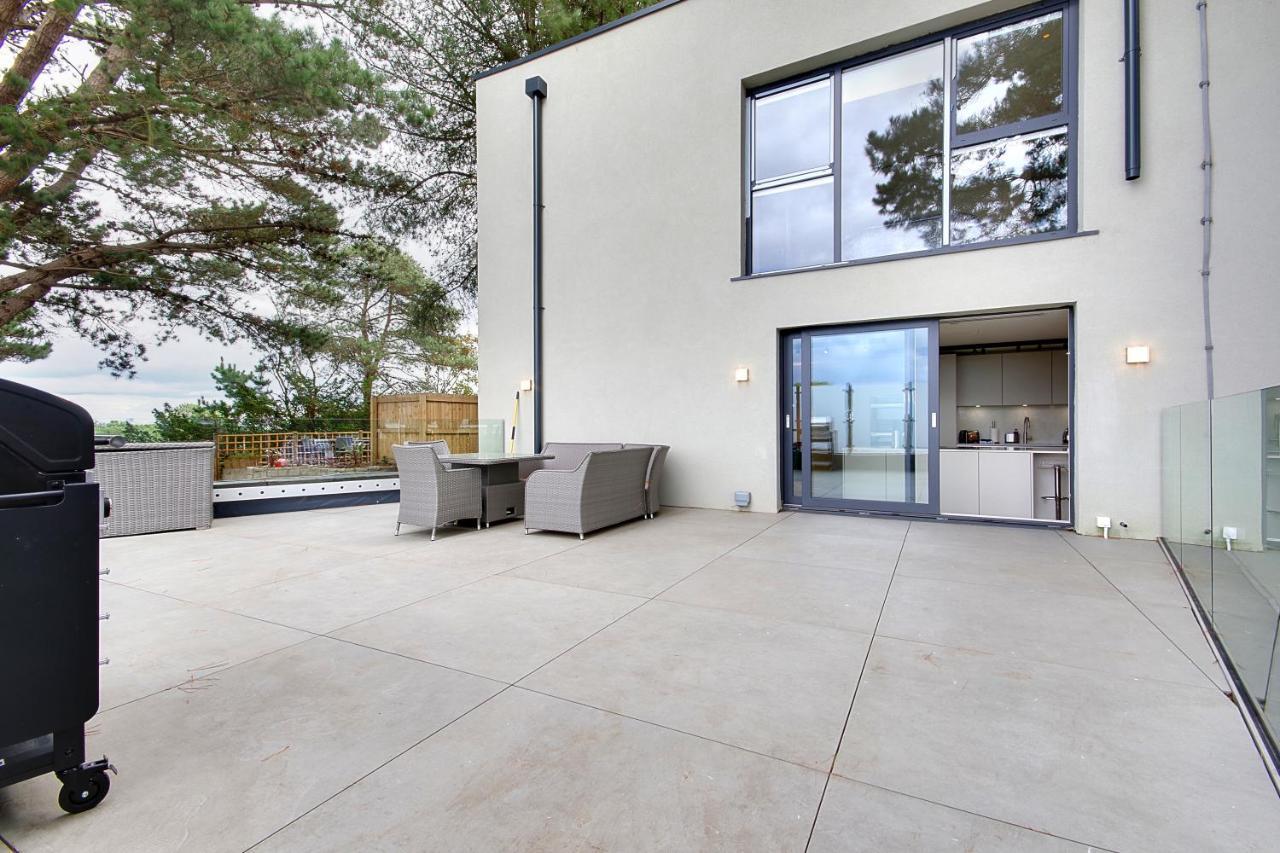 Canford Cliffs Luxury 3 Bed Flat With Large Terrace, Sea Views And Hot Tub 아파트 외부 사진